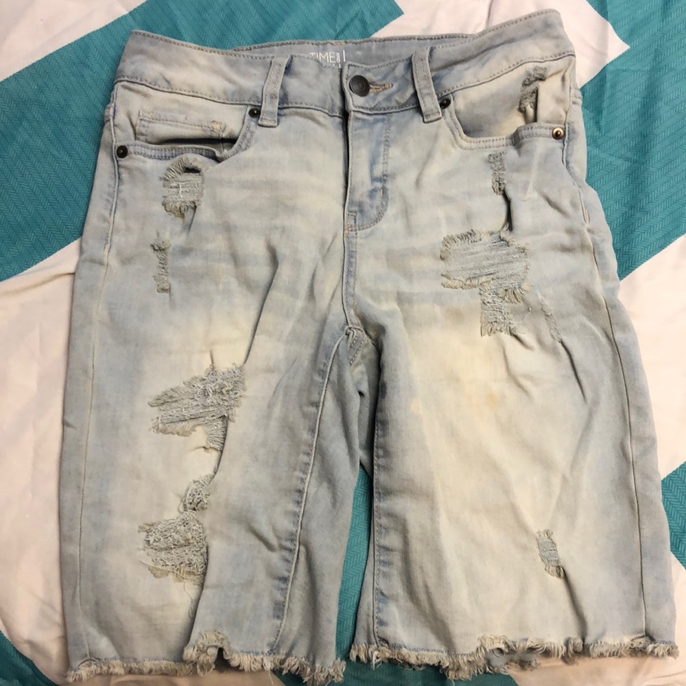 Time and tru. Light wash, above the knee shorts
